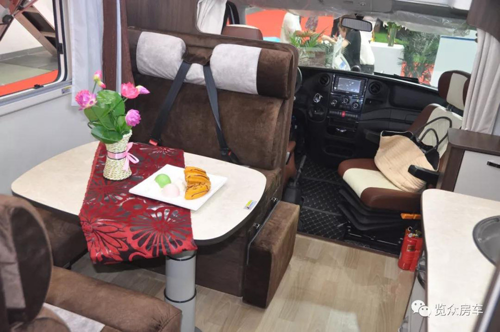 塞拉维单拓展房车